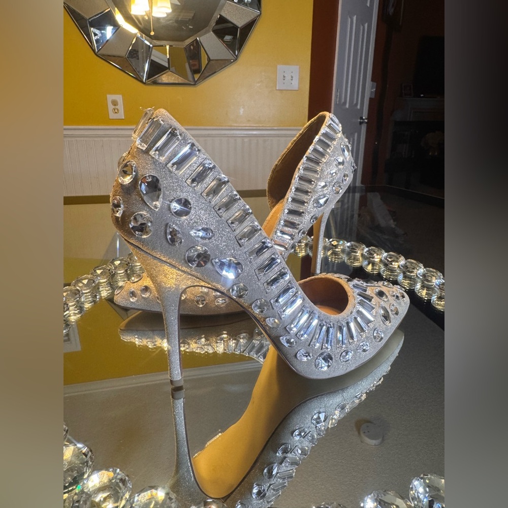 STEVE MADDEN GALACTIK RHINESTONE EMBELLISHED HEELS. SIZE 8.5